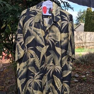 ⚡️on sale now Tommy Bahama aloha shirt.